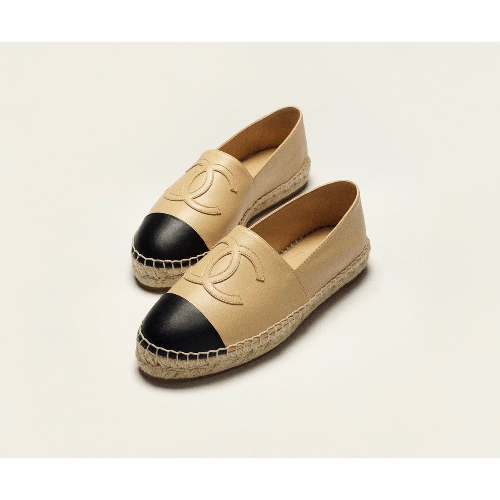 Chanel CC Espadrilles Beige Black Cap Toe Leather Flats Size 39 Lambskin